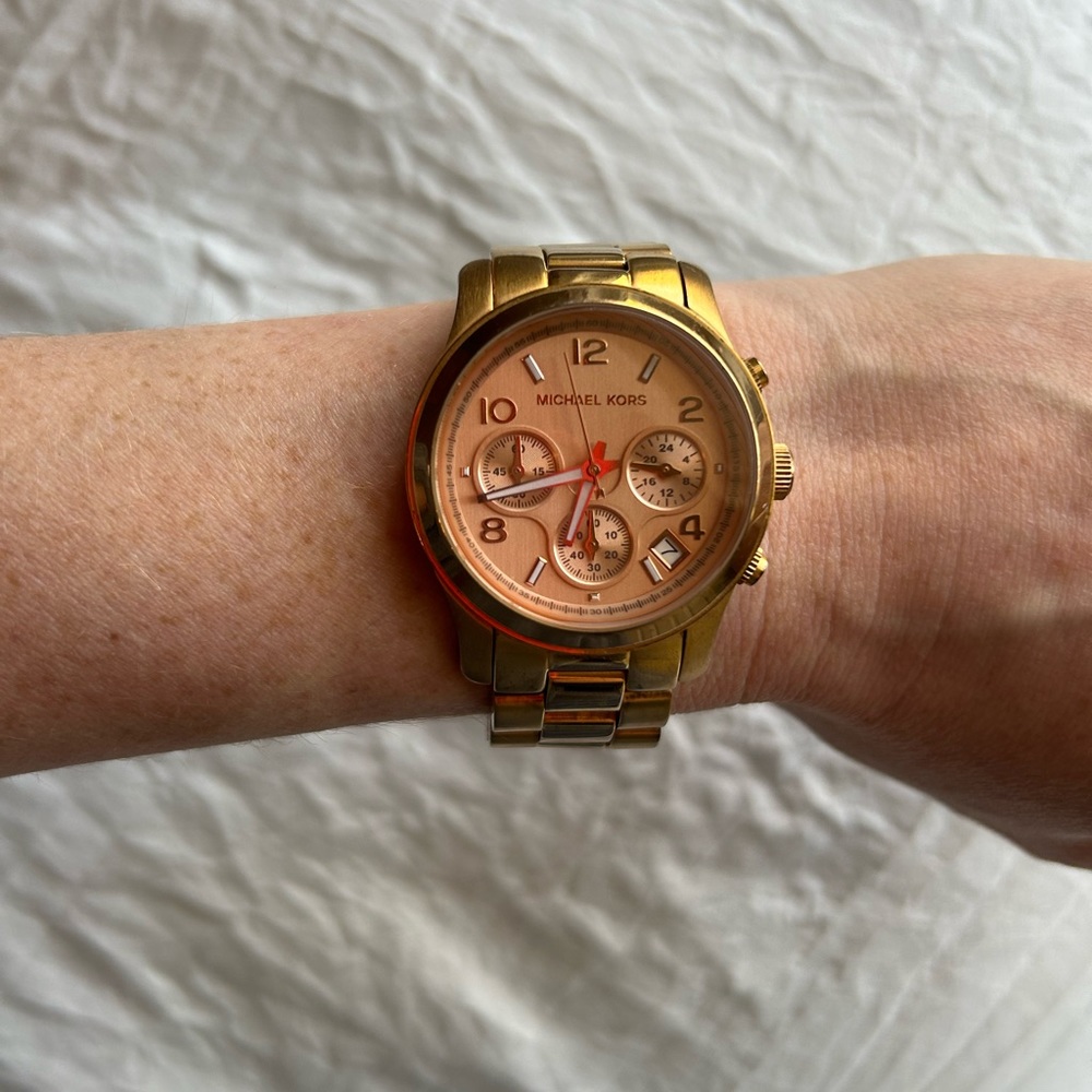 Michael Kors Runway Rose Gold 34mm watch